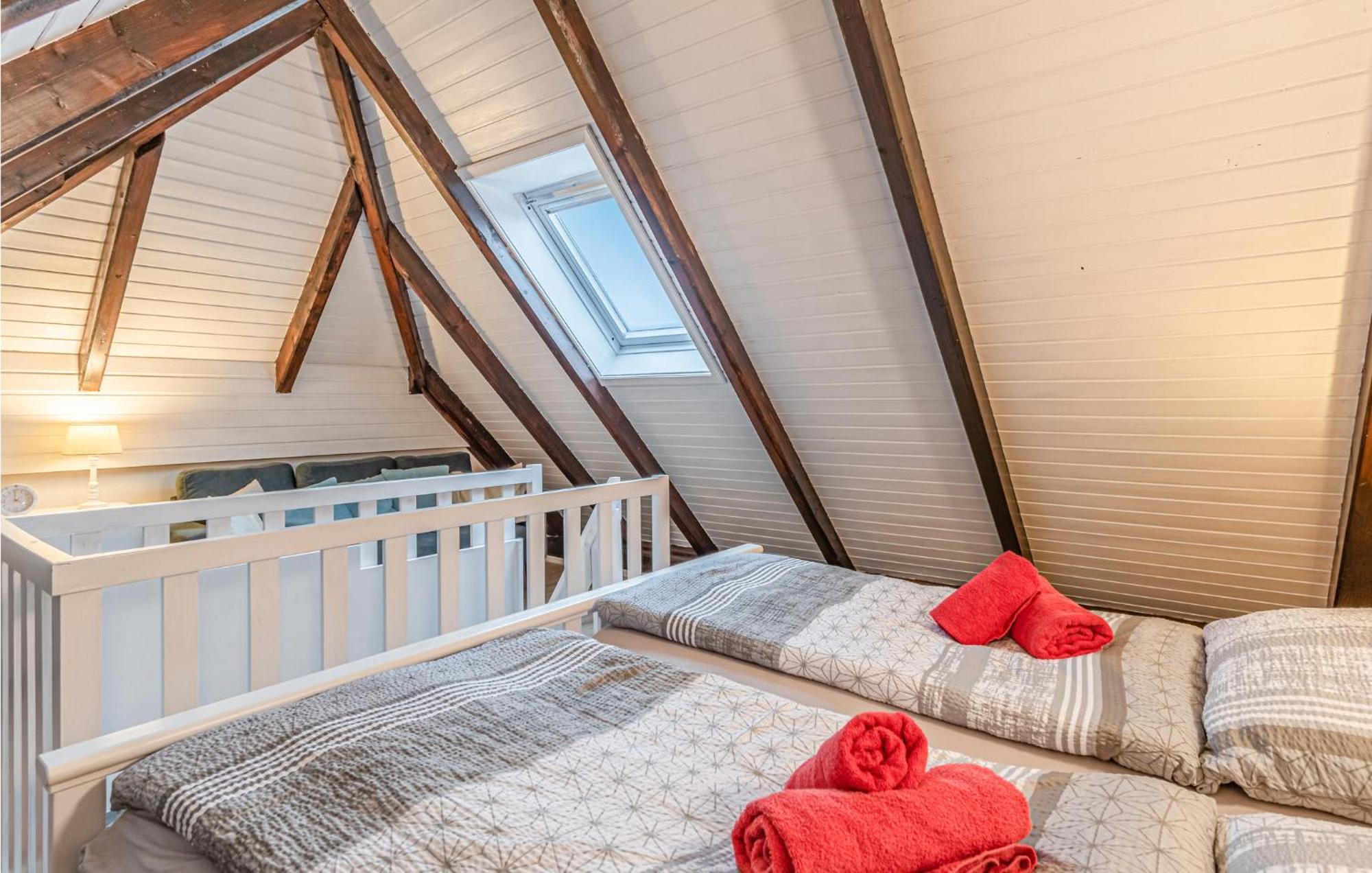 Cozy Apartment In Friedrichskoog With Kitchen 외부 사진